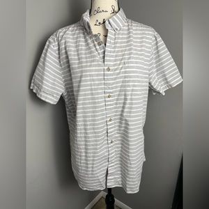 Urban Pipeline Men's XL Gray White Striped Awesomely Soft ButtonUltimate Shirt
